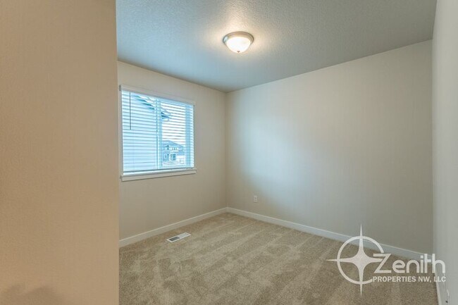 Building Photo - 124 S 88th Dr