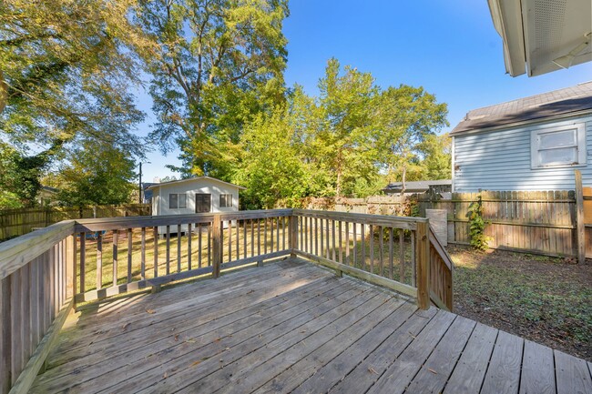 Building Photo - Lovely 3 bedroom bungalow close to downtown Durham!