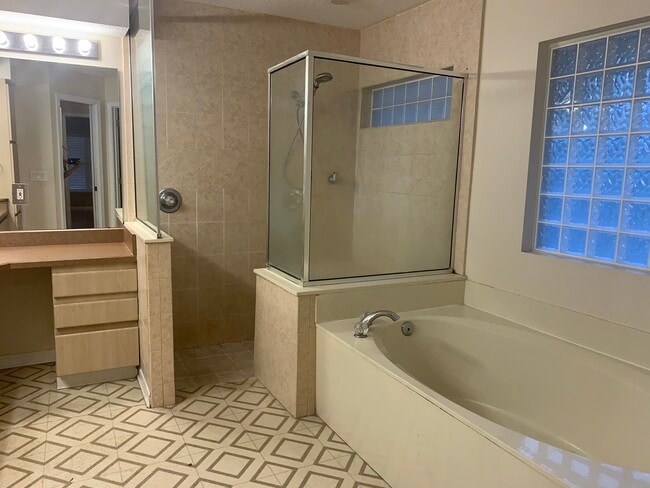 Building Photo - 3204 Southern Hills Cir W