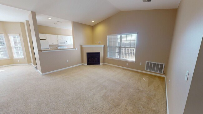 Building Photo - Second Floor Rear View 3 Bedroom in a Gate...