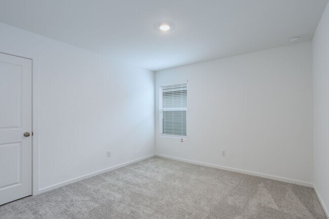 Building Photo - 727 Ginkgo Wy