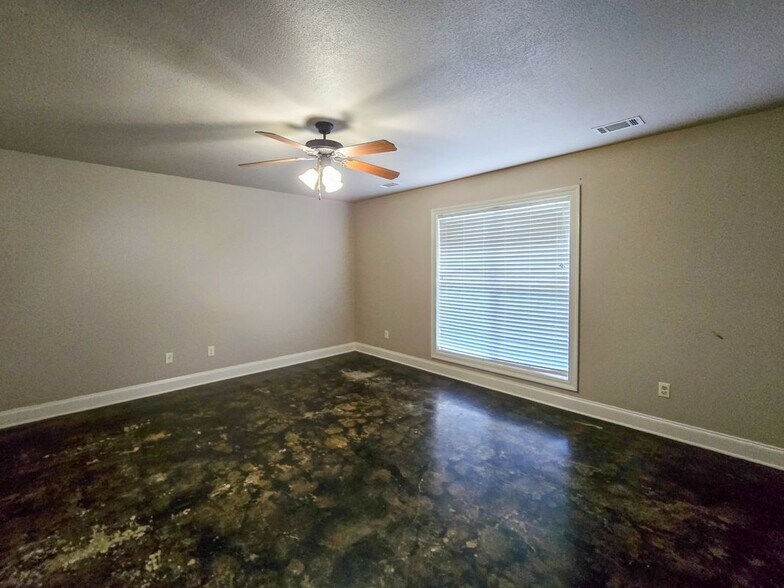 Building Photo - 203 N Bernis St