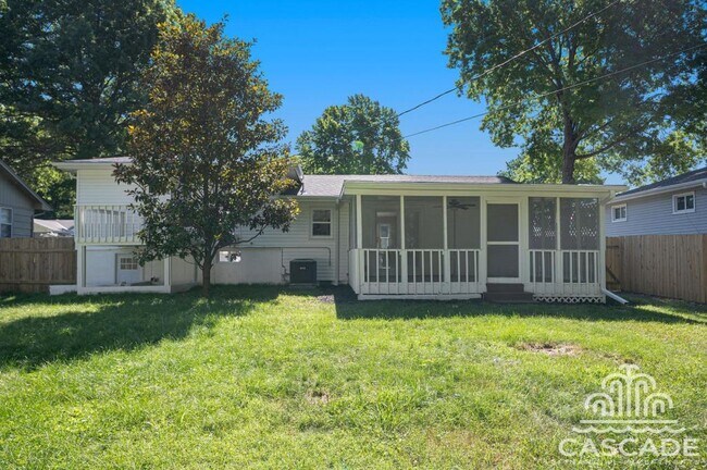 Building Photo - 806 SW Lea Dr