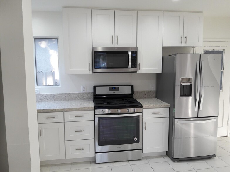 Building Photo - 512 N Lucia Ave