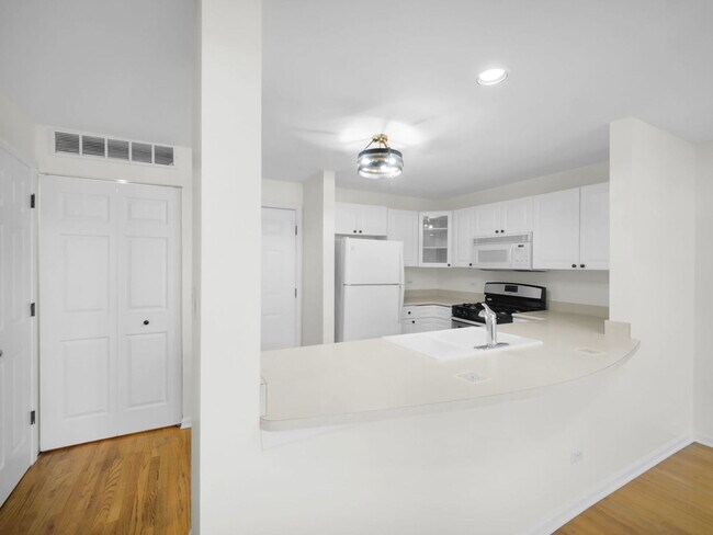 Building Photo - 4934 S Cornell Ave