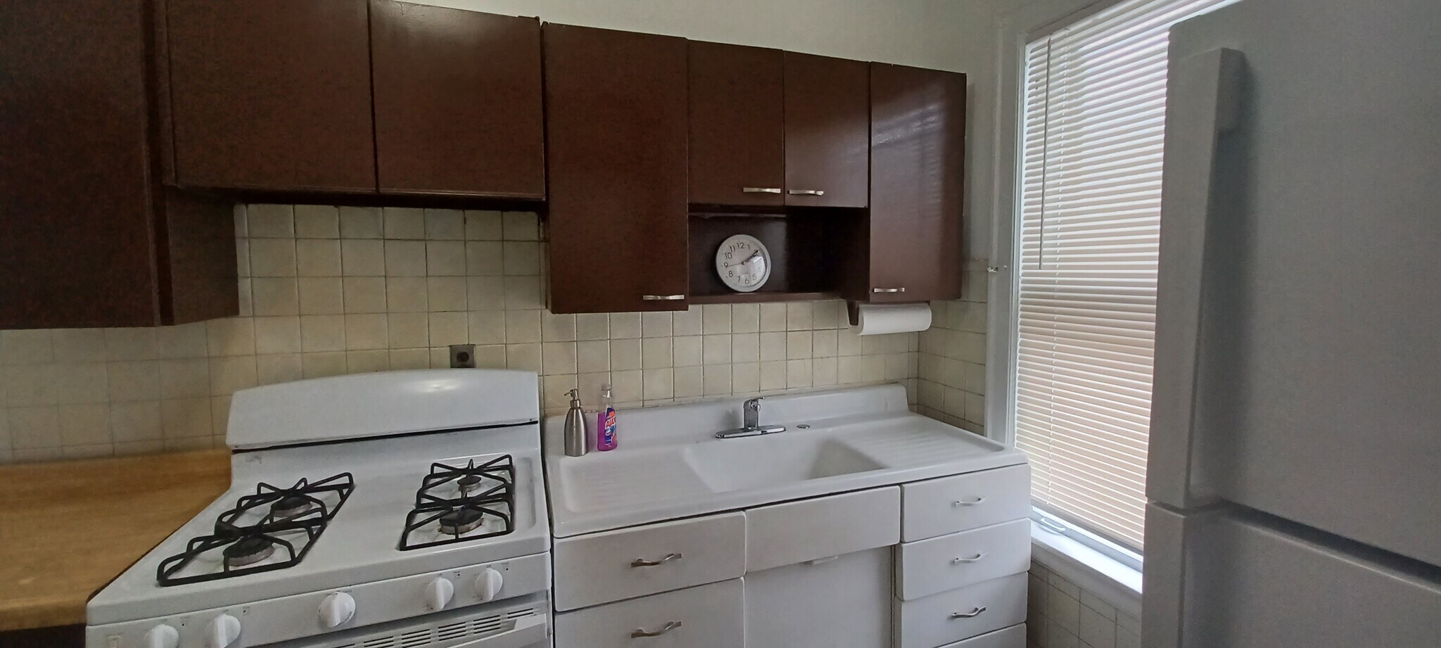 Kitchen view 1 - 2614 N Lockwood Ave