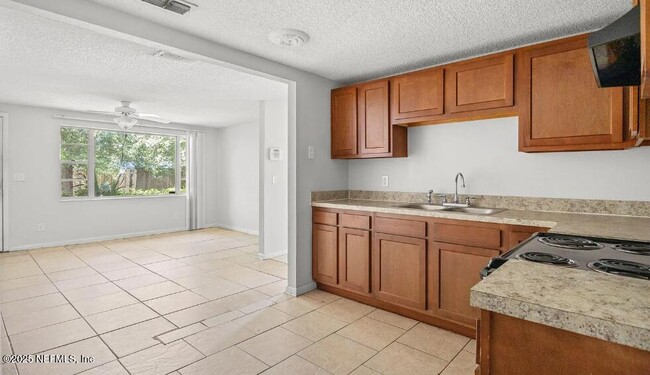 Building Photo - 5758 Newberg Ln