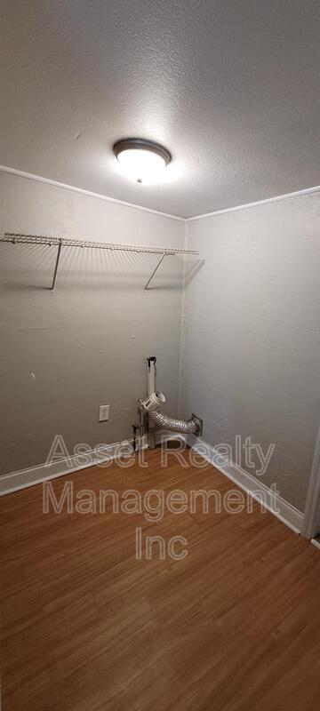Building Photo - 410 E Quincy Ave