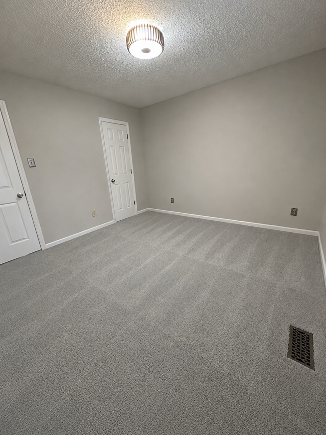 Building Photo - 3-Bedroom Ranch on 1 Acre in Oxford