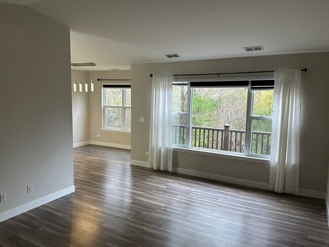 Building Photo - 992 Langtry Ct