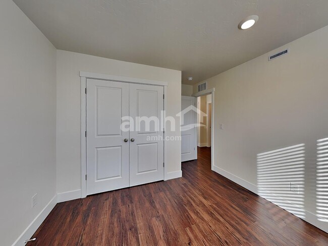 Building Photo - 1281 E Old Mesquite St