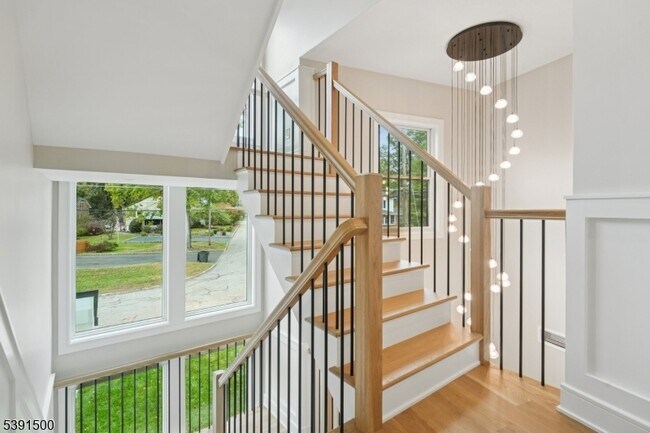 Building Photo - 15 Lake Rd