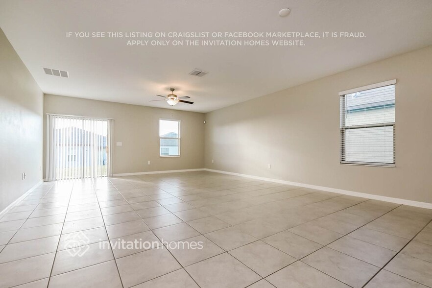 Building Photo - 1565 Blue Rose Dr