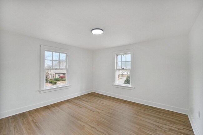 Building Photo - COMING SOON - 3 BEDROOM HOUSE ON SPRING ST