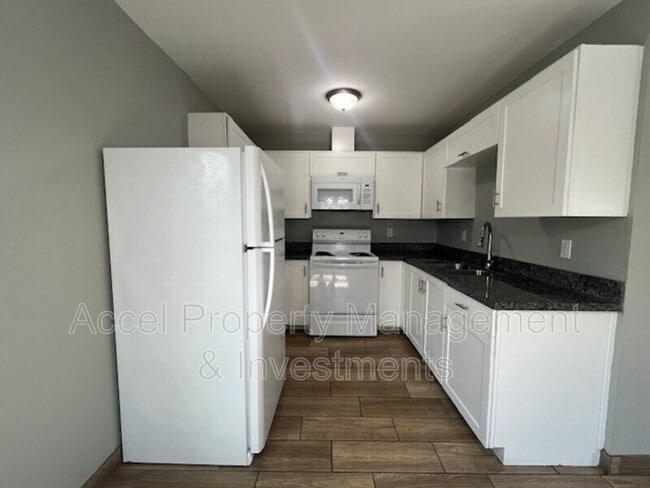 Building Photo - 825 S Mississippi St