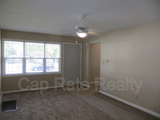 Building Photo - 469 S Waverly St