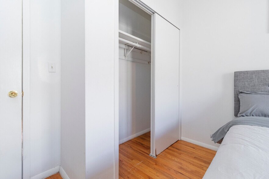 Building Photo - 319 E 95th St