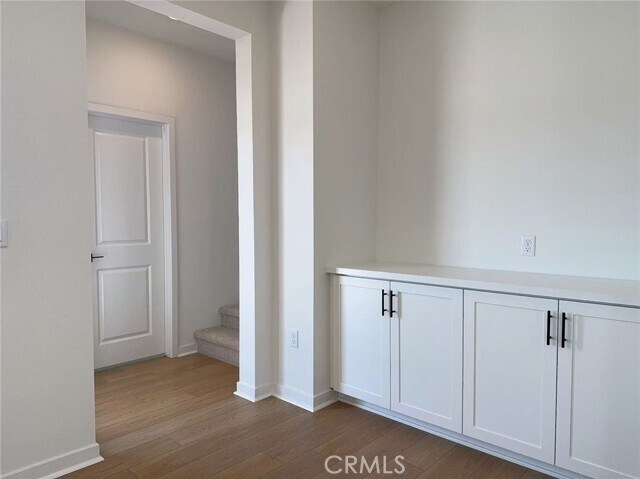 Building Photo - 5985 Huntington Dr
