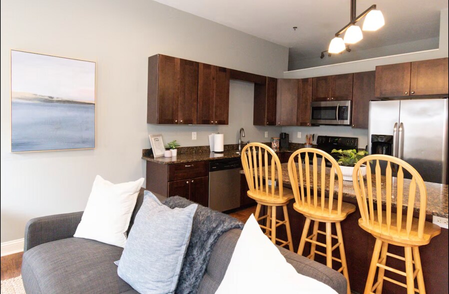 Building Photo - 492 N Thomas St