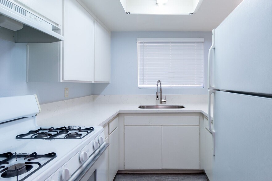 Building Photo - 2059 W 157th St