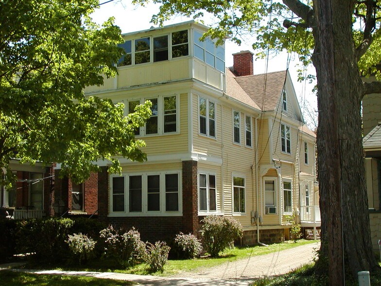House - 413 W Dutton St