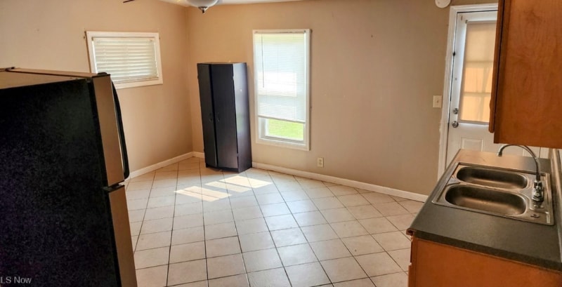 Building Photo - 2002 Brownlee Ave