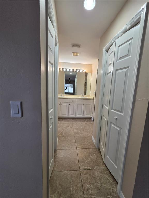 Building Photo - 1644 Dawnview St