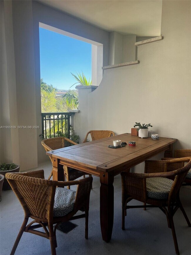 Building Photo - 301 Altara Ave