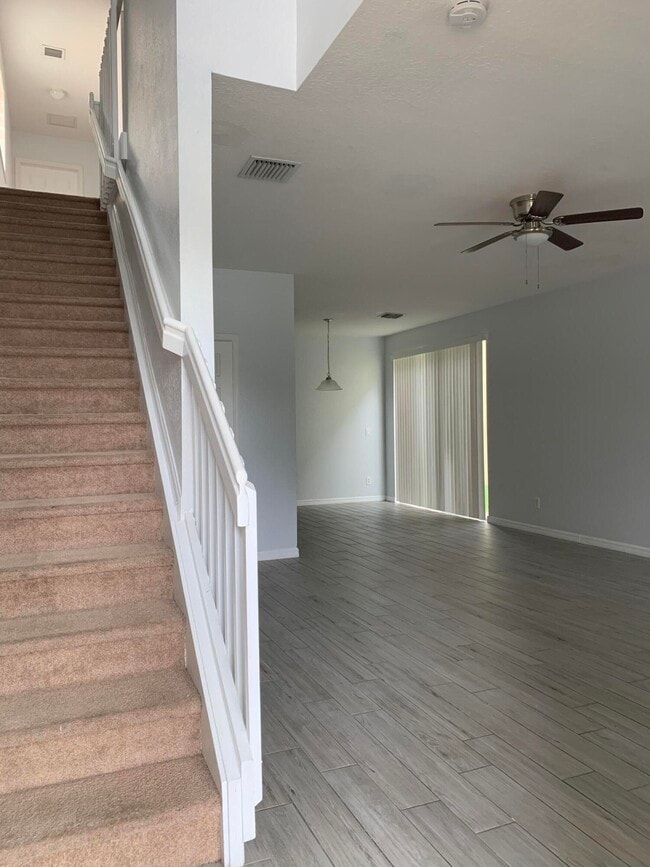 Building Photo - 2155 SE Bell Isle Dr