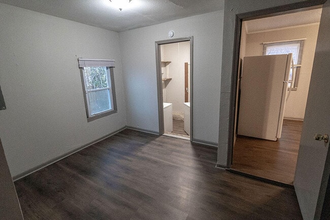 Building Photo - 210 Highview Ave