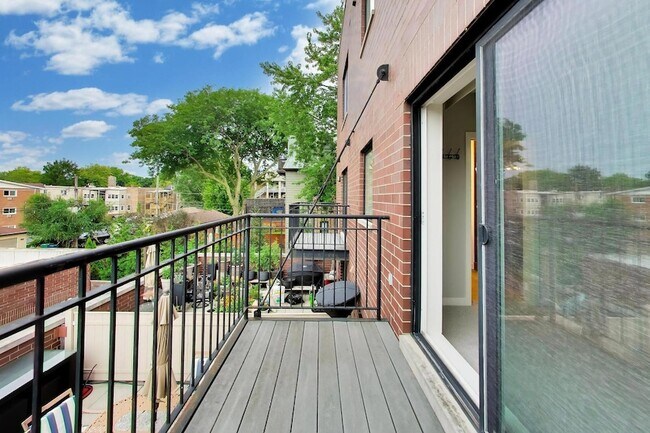 Building Photo - 421 S Ridgeland Ave
