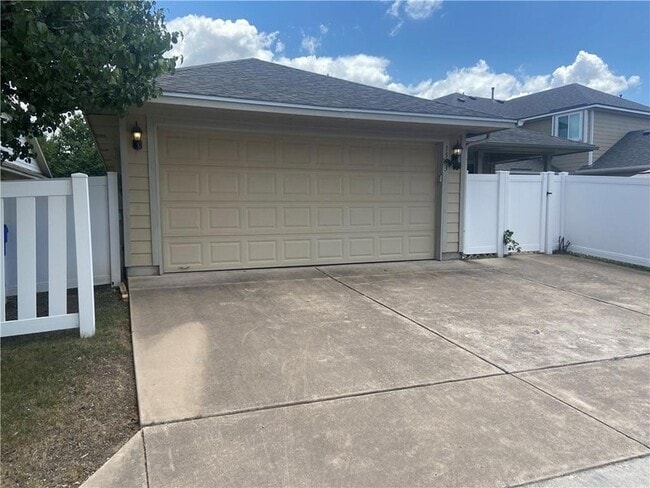 Building Photo - 1513 Big Bend Dr