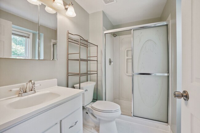 Building Photo - A 4 BEDROOM 2.5 BATH DREAM COME TRUE IN POINTER RIDGE AT COLLINGTON!
