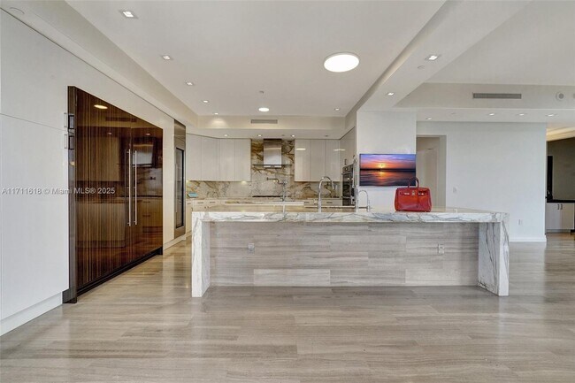 Building Photo - 17749 Collins Ave