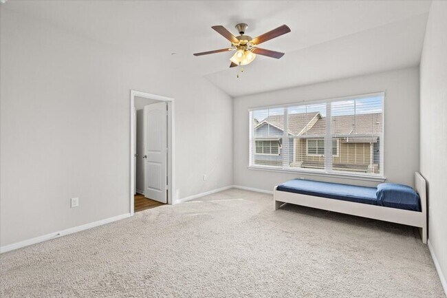 Building Photo - 516 E Slaughter Ln