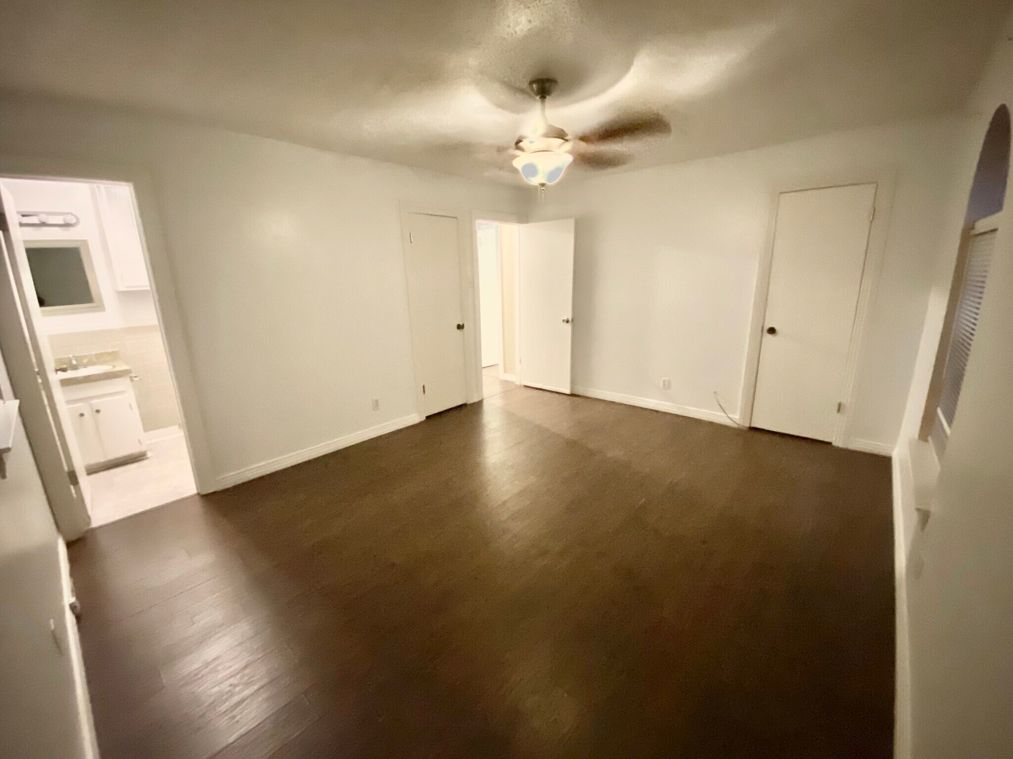 Building Photo - 613 NW Sandra Ln