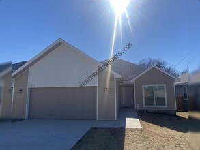 Building Photo - 1307 Lee Mac Dr