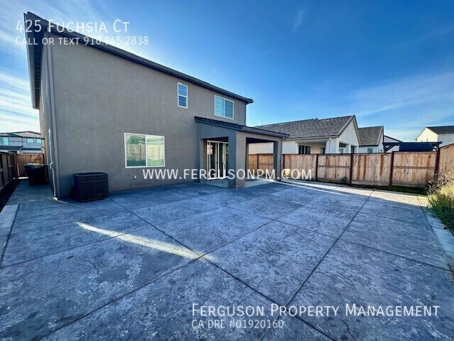Building Photo - 425 Fuchsia Ct