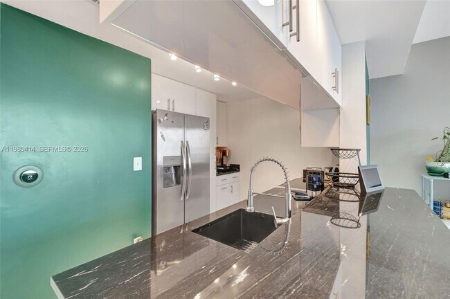 Building Photo - 275 NE 18th St