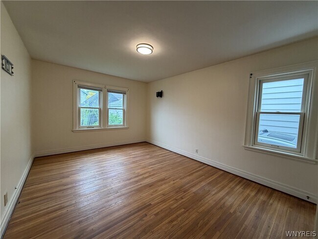 Building Photo - 52 Kenwood Rd