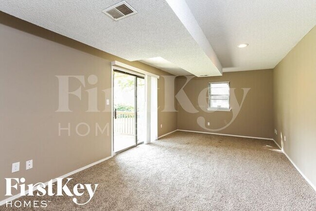 Building Photo - 1617 SE Brome Cir