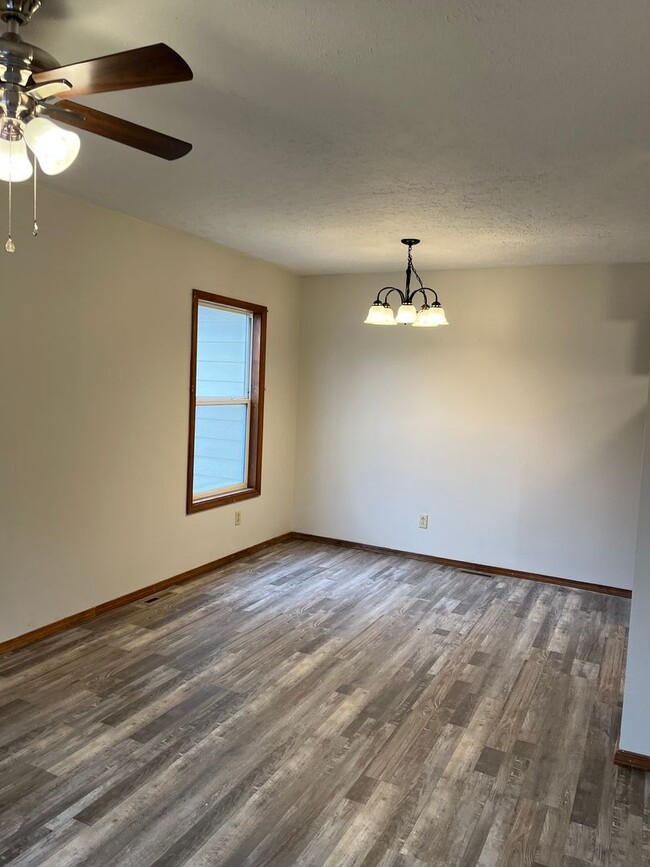 Building Photo - 1607 N Grant Ave