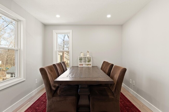 Building Photo - 5 Susan Dr