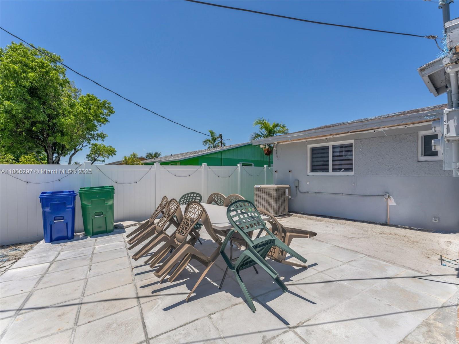 Building Photo - 1811 SW 97th Ter