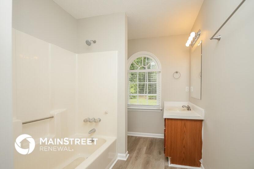 Building Photo - 2452 Clintwood Dr