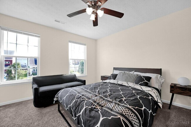 Building Photo - 6468 Holly Ln