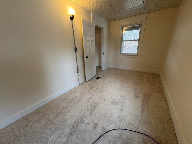 Building Photo - 50 Sullivan Rd