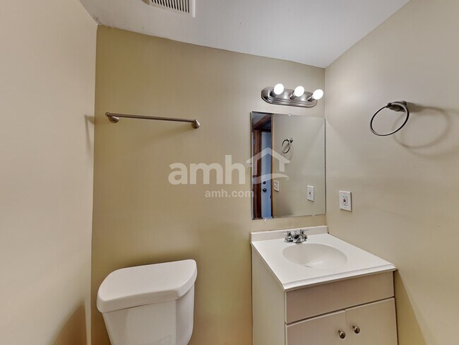 Building Photo - 468 McPherson Dr