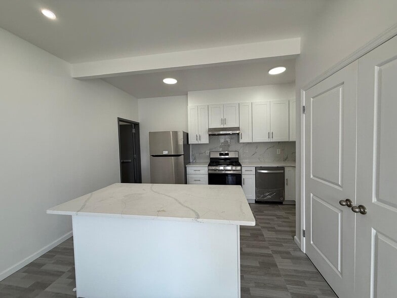 Building Photo - 17 Kearny Ave