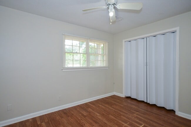Building Photo - 1138 Perry Hill Rd